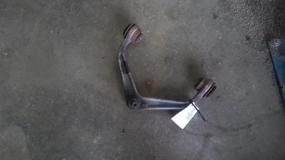 Brazo de control superior delantero usado se adapta a: Chevrolet Silverado 3500 2018 foto Foto 1 de 4