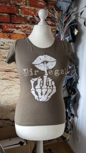 Damen T-Shirt Gr.38 Skelett Finger Kussmund Skull olive Grün Ungetragen  - Bild 1 von 3