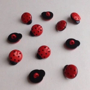 USA SELLER -- LADY BUG🐞NOVELTY BUTTONS -- 15mm x 12mm Wide - Black/Red - 10 pcs - Picture 1 of 3