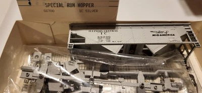 Walthers HO Special Run Hopper Silver Car # 66701 Kit - Image 1 of 2