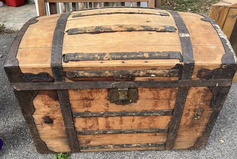 Watkins Wolf & Co Antique Domed Steamer Trunk Made in Detroit Mi Cover