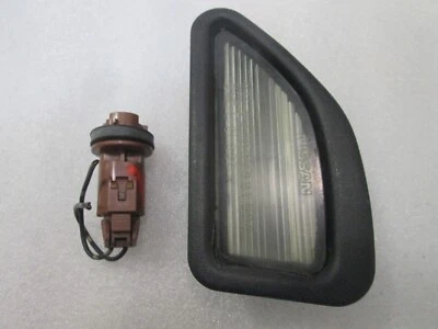 Luz de matrícula trasera Nissan Altima 1998 1999 2000 2001 OEM 2KA937691 (DERECHA) Foto 1 de 4