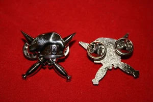 SOLDIER OF FORTUNE S.O.F. SOF BERET PIN BADGE MERCENARY REAL OLD STOCK - Picture 1 of 1