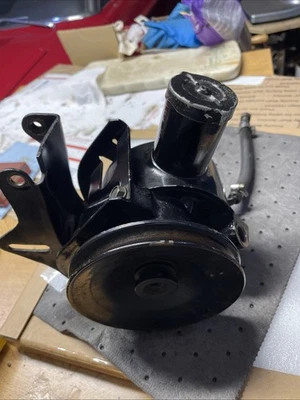 Mopar Power Steering Pump TRW 1967-68 Big Block B-Body W/Brackets Dodge Plymouth - Image 1 of 4