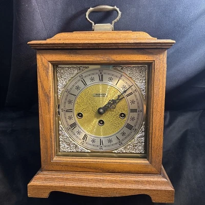 HOWARD MILLER BARWICK OAK MANTLE CLOCK  No Key Missing Glass Could Work? Freeshp - Image 1 of 4