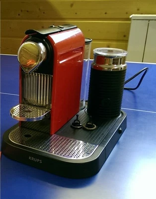 Krups XN 7106 NESPRESSO CitiZ & Milk red rot Espressomaschine u. Aeroccino - Bild 1 von 4