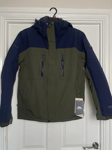 Trespass wasserdichte Herrenjacke wattierter Regenmantel abzippbare Kapuze Murchan Größe S neu mit Etikett - Bild 1 von 8