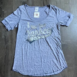 New York Yankees Women T Shirt Short Sleeve Grey Size Large Campus Lifestyle - Picture 1 of 2