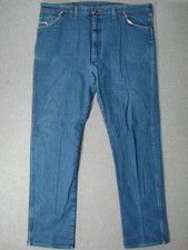 TI03408 **WRANGLER** 13MWZ CLASSIC FIT JEANS 42x34 (msr 41"x34")