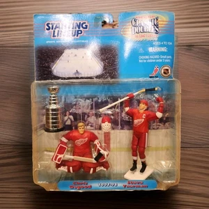 Startaufstellung Detroit Red Wings Chris Osgood Steve Yzerman Hasbro Figur NHL - Bild 1 von 4