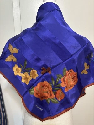 Bufanda de seda Hanae Mori 30" bordes enrollados a mano - púrpura, dorado excelente Foto 1 de 4