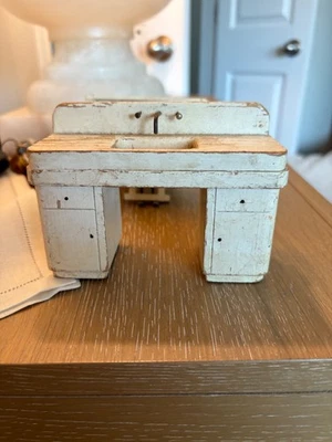 VINTAGE STROMBECKER DOLLHOUSE MINIATURE 1940'S KITCHEN SINK + Free Piano - Image 1 of 4