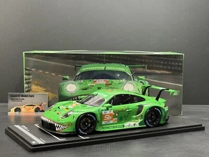 Porsche 911 992 RSR #56 Lemans 24 ore 2023 AO Racing "Rexy" scala 1/18 di IXO - Foto 1 di 11