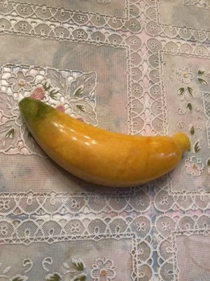 Fruta de piedra coleccionable de plátano de alabastro italiano vintage Foto 1 de 4