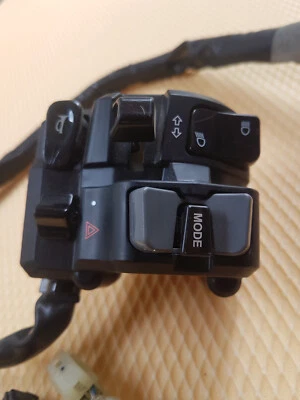 CONTROL IZQUIERDO YAMAHA YZF R1 2015-2023 RN32 49 65 Foto 1 de 3