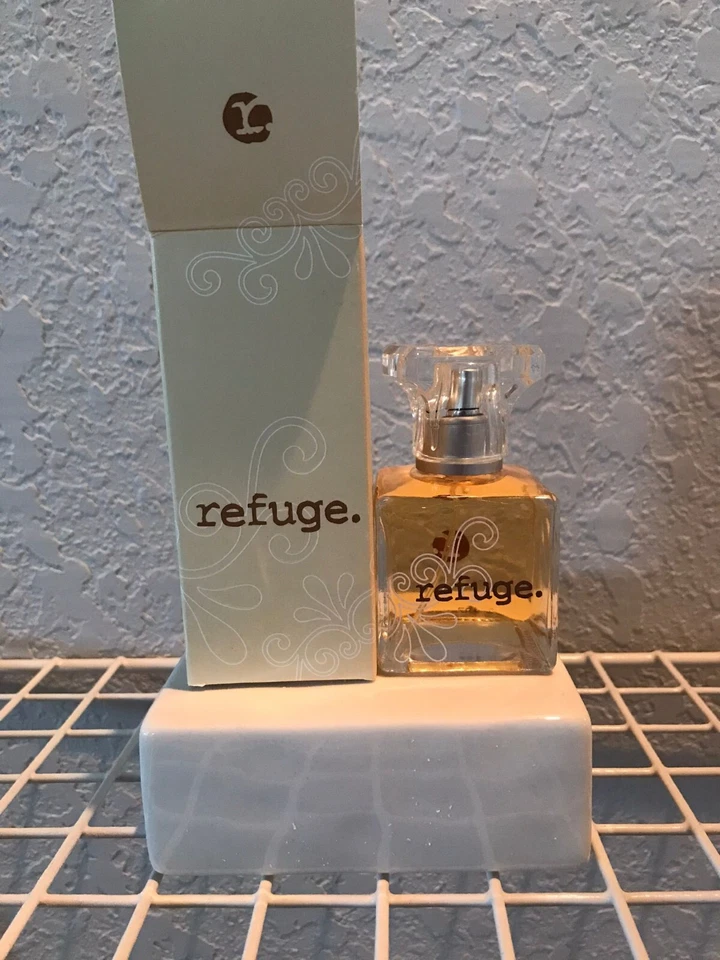 RARO DESCONTINUADO Perfume Charlotte Russe REFUGE NUEVO EN CAJA 1,7 oz Foto 1 de 1