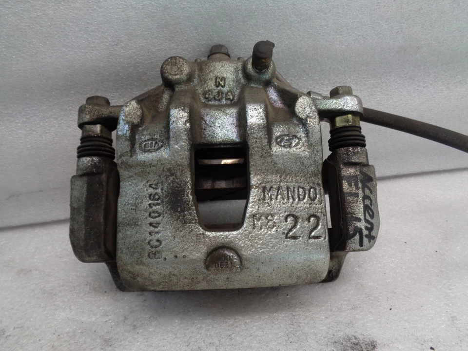 Pinza de freno delantera izquierda del lado del conductor Hyundai Accent 2012-2017 OEM DK812426 Foto 1 de 4