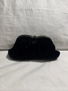 Cartera sin asas L&M Spot-Lite exclusiva de terciopelo negro de los años 50 herrajes en tono dorado de colección - Imagen 1 de 10