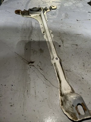 1992 - 1997 Ford F150 F250 F350 Gas Engine Radiator / Core Support Bracket. OEM Foto 1 de 4