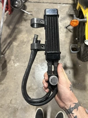 Jagg SlimeLine Montaje en cuadro Sistema de enfriador de aceite de 6 filas Harley Sportster Cabezal de pala Foto 1 de 4