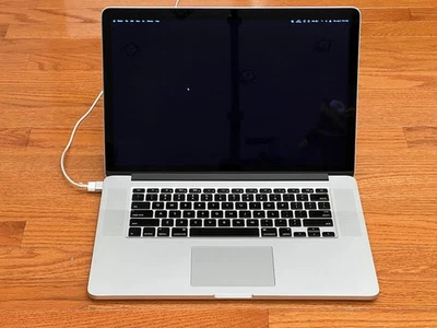 **READ DESC** 2015 Apple Macbook Pro 15in Intel Core i7, R9 M370X, 16GB, 512GB - Image 1 of 4