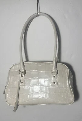 Cartera Ann Taylor de cuero blanca con cerradura y llave Foto 1 de 4
