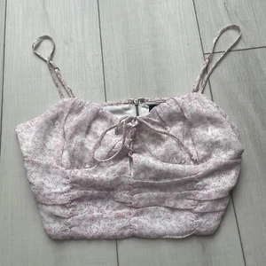 Top trasero con cremallera floral de algodón caramelo LA rosa blanco floral con cremallera pequeña - Imagen 1 de 5