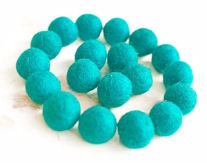 2 cm BOLAS DE FIELTRO AZUL CIAN AQUA x20. Lana. Decoración de fiesta. Pom pomos. Bola de fieltro. Venta al por mayor. - Imagen 1 de 2