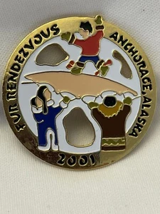 2001 Fur Rendezvous Anchorage Alaska Blanket Toss Pin - Picture 1 of 4