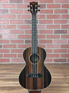 Ukulele tenore in ebano a righe Kala - Foto 1 di 6