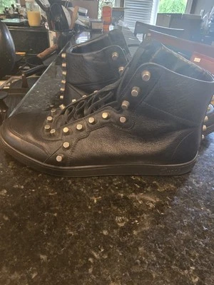 Zapatillas altas negras con tachuelas de piel de becerro Gucci para hombre con tachuelas talla 10 EE. UU.  Foto 1 de 4