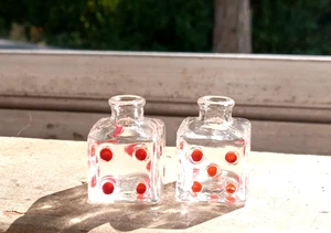 PAR DE BOTELLAS DE PERFUME DE VIDRIO DADOS VINTAGE DE LOS AÑOS 40 HENRI MONET ATLANTA,GA - Imagen 1 de 6