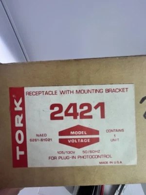 (C) Receptáculo Tork 2421 con soporte de montaje Foto 1 de 4