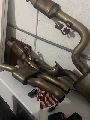 BMW G82/G80 OEM Midpipe + gatos secundarios (excelente estado) - $449 Foto 1 de 4