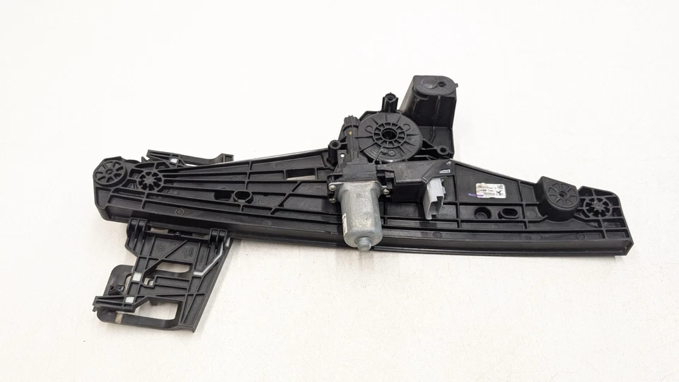 PEUGEOT 2008 MK2 P24 WINDOW REGULATOR REAR LEFT PASSENGER SIDE 9830003080 2024 - Image 1 of 4