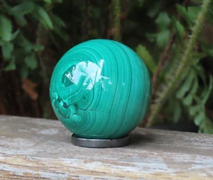 Anillo con exhibición de hematita verde esfera de cristal de malaquita de grado raro 126 gramos - Imagen 1 de 10