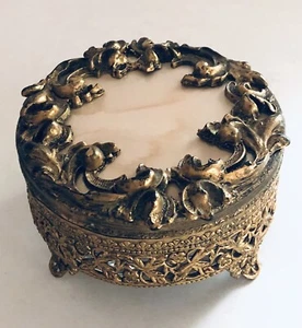 Vintage Hollywood Regency Ornate Gold Tone Ormolu Footed Powder / Trinket Box - Picture 1 of 11