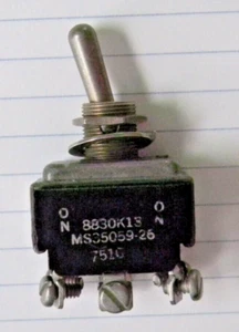 Schneidhammer Eaton 8830K13 MS35059-26 Kippschalter EIN-kein-EIN DPDT 2 Pos. NOS - Bild 1 von 4
