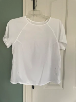 LAYER 8 Athletic Performance White Easy Runner Scallop Top, Size L, NWT - Image 1 of 4