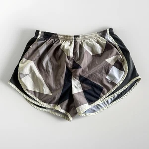 Nike Women’s Tempo Running Shorts SZ M Brown Cream Gym Workout Train 455702-022 - Picture 1 of 8