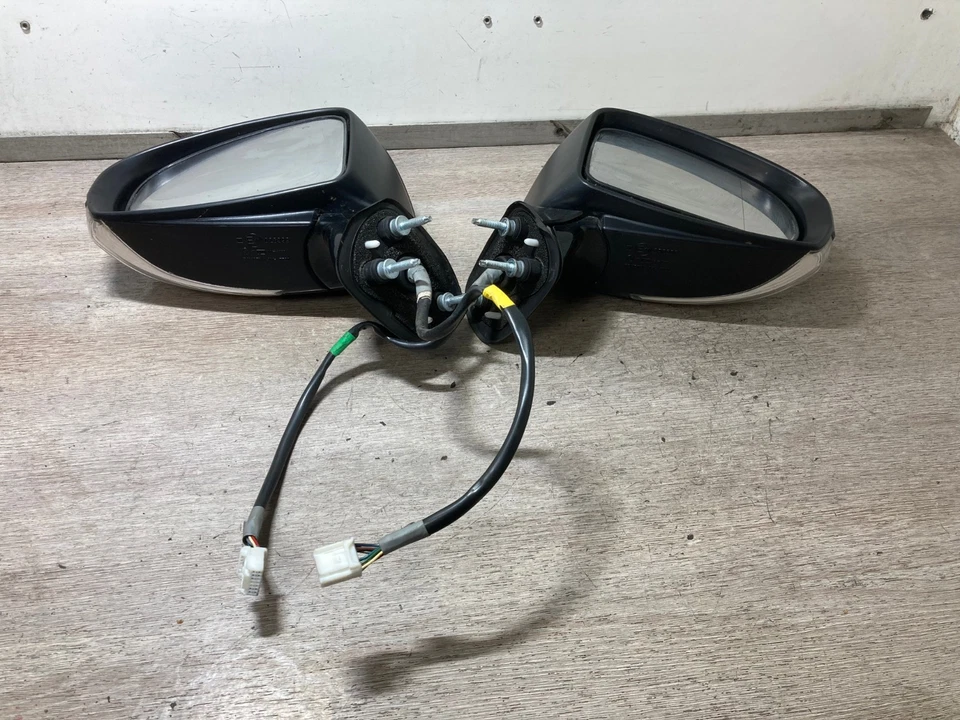 2011 TOYOTA AVENSIS ESTATE PASSENGER & DRIVER SIDE FRONT WING MIRRORS PAIR - Image 1 of 4