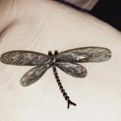 Nuevo broche prendedor libélula Betsey Johnson gris mosca dragón estrás Foto 1 de 4