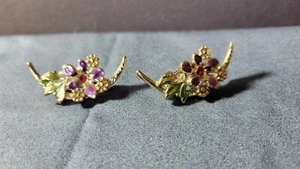 Vintage Pair of Unmarked Painted Gold Tone Red Purple Floral Brooches - Picture 1 of 2