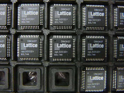 ISPLSI2032-80LT44 LATTICE Programmierbare Logik-ICs