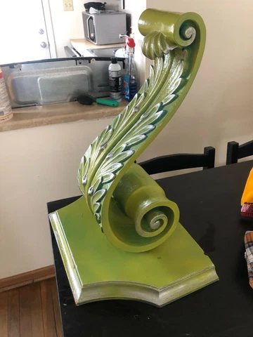 Decorative Corbel Green in good condition Cover