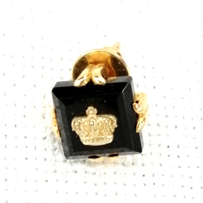 Aretes Justin Davis corona cuadrada ónix plata de ley 925 acabado oro Foto 1 de 4