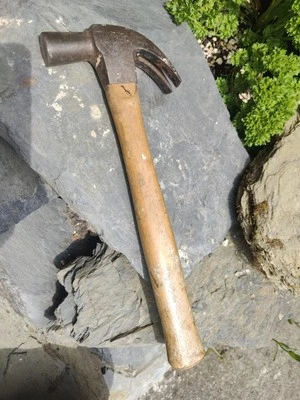 VINTAGE STANLEY 16 OZ CLAW HAMMER Hickory Handle - Image 1 of 4