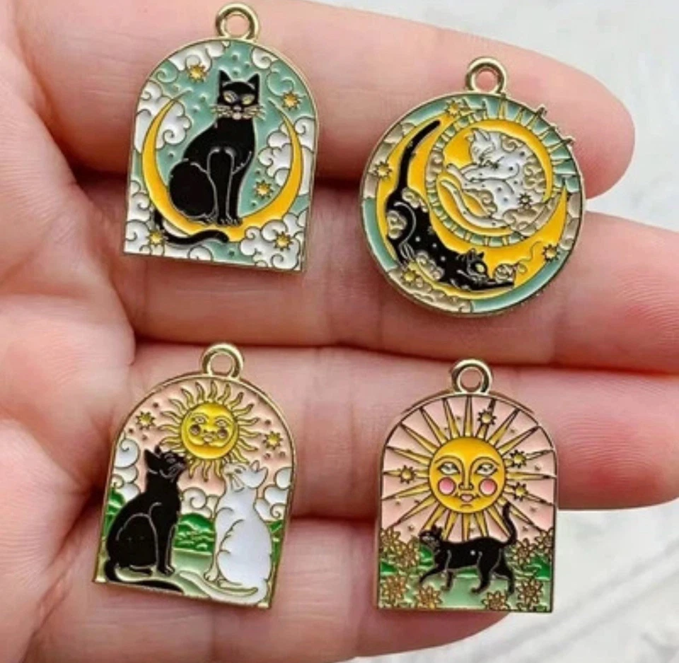 ЛОТ 4 ШТ. ЧЕРНАЯ КОШКА ПОДВЕСКА ЛУНА И СОЛНЦЕ ЭМАЛЬ ЮВЕЛИРНЫЕ ИЗДЕЛИЯ РАСХОДНЫЕ МАТЕРИАЛЫ - Изображение 1 из 1
