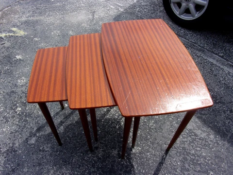 Beautiful Vintage Mahogany Mid-Century Modern Nesting Tables, set of three Cover