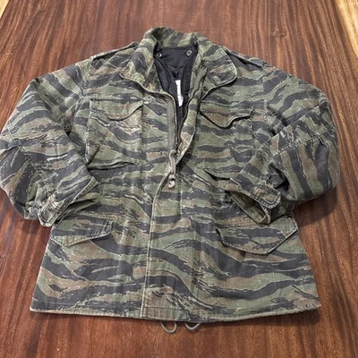 Coat, Cold Weather Field Tiger Stripe Sz M Reg Vintage Military Camo Jacket - Image 1 of 4